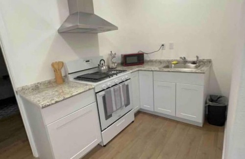 Tracy Apartment | White Alpacas - Super Clean & Budget Guesthome