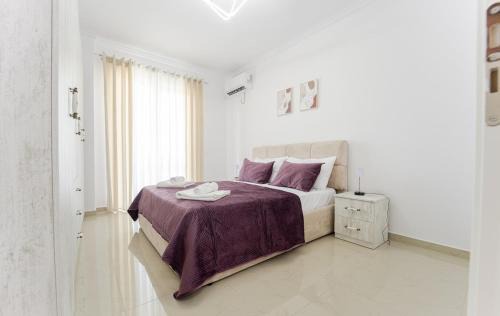 Kamez Apartment | White Apartment