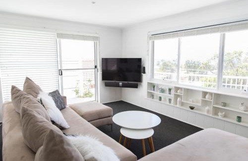 Lake Cathie House | White Beach Cottage