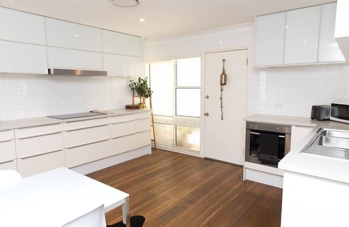 Lake Cathie Cottage | White Beach Cottage - kæledyr velkomne