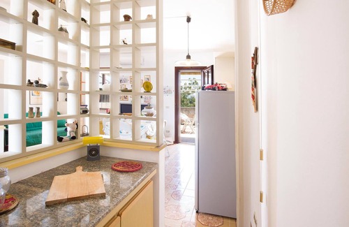 Fabrizio Apartment | White beaches, licorice and citrus groves.