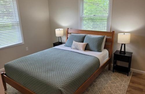 Elberta House | White Birch - Riverfront And Newly-remodeled!