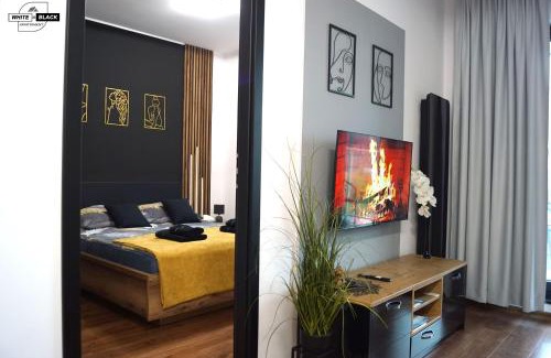 Elk Apartment | White & Black Apartament