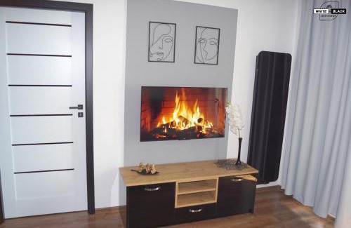 Elk Apartment | White & Black Apartament
