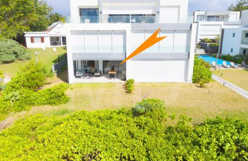 Poste Lafayette Villa | White&Blue Beachfront Luxury Poste Lafayette