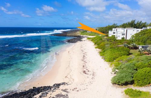 Poste Lafayette Villa | White&Blue Beachfront Luxury Poste Lafayette