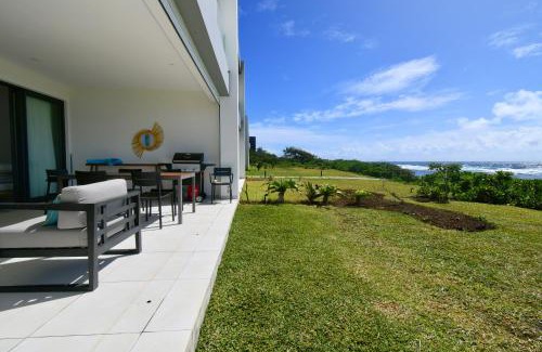 Poste Lafayette Villa | White&Blue Beachfront Luxury Poste Lafayette