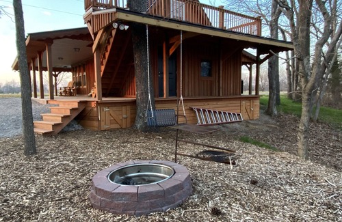 Penrod Cabin | White Bluff Cabin overlooking Lake Malone