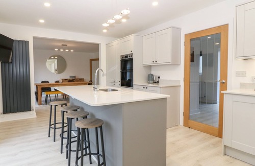 Amlwch House | WHITE BULL HOUSE, family friendly, with a garden in Amlwch