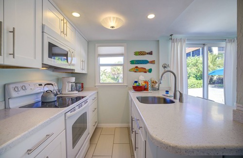 Sanibel Condo | White Caps #7 one bedroom beach view cottage, Sanibel island vacation rental