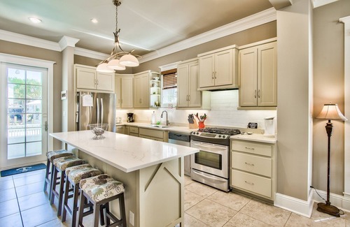 Sunnyside House | "White Caps Inn" Stunning home w/Private Pool in Carillon Beach. Walk to beach!