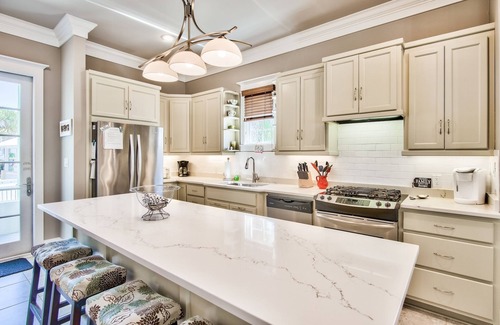 Sunnyside House | "White Caps Inn" Stunning home w/Private Pool in Carillon Beach. Walk to beach!