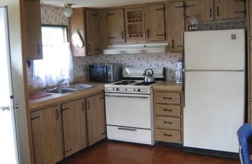 Port Clinton Hotel | White Caps Motel and RV Park