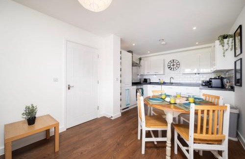 Wormholt and White City Apartment | White City Stylish Home by StayStayStay