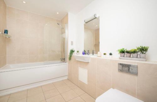 Wormholt and White City Apartment | White City Stylish Home by StayStayStay