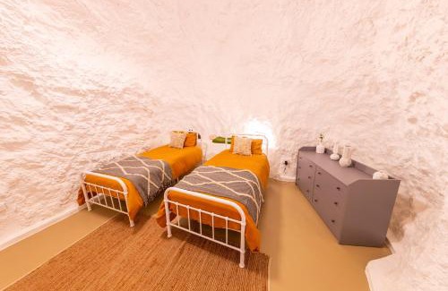 White Cliffs House | White Cliffs Accommodation -Daybreak Dugout - Unique Cave House