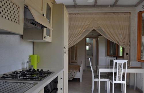 Silver Sands Apartment | White Coconut Studio at Blue Ocean Cottage in Silver Sands
