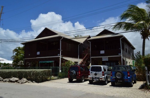 Silver Sands Apartment | White Coconut Studio at Blue Ocean Cottage in Silver Sands