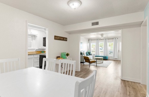 Aransas Pass Condo | White Coral Cottage 2 Bed, 1 Bath