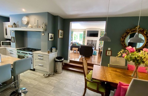 Cultra House | White Cottage - Quaint & cosy railway cottage just a stone's throw from beach