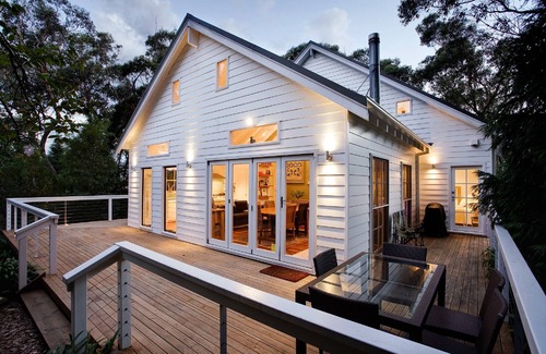 Wentworth Falls Cottage | White Cottage - Three Bedroom Cottage, Sleeps 4