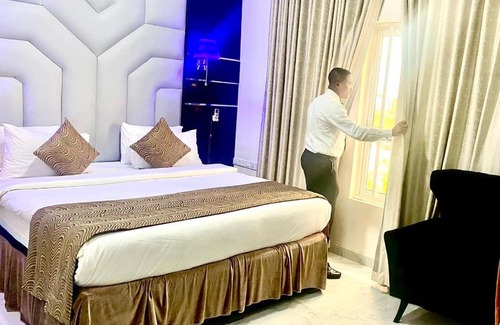 Ajah Hotel | White Court View Hotels