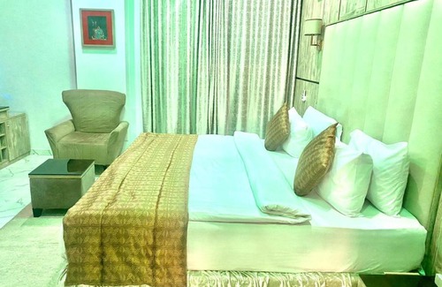 Ajah Hotel | White Court View Hotels