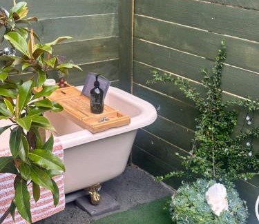 Ross House | White Croft Cottage
