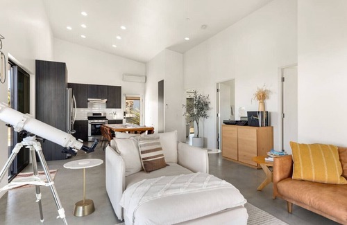 Yucca Valley House | White Desert House: Luxe Hideaway Views Spa