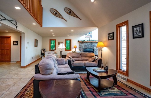 Northface House | White Diamond - 15 Brookside Road White Diamond - Walk-to-Slopes at Timberline Mountain, Pet Friendly