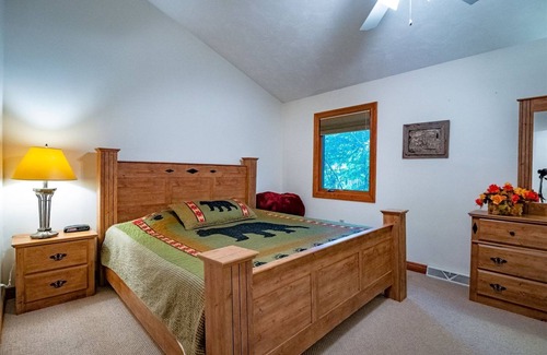 Northface House | White Diamond - 15 Brookside Road White Diamond - Walk-to-Slopes at Timberline Mountain, Pet Friendly