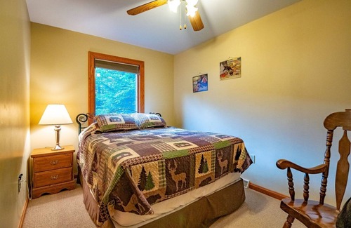 Northface House | White Diamond - 15 Brookside Road White Diamond - Walk-to-Slopes at Timberline Mountain, Pet Friendly