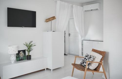 Odessa City Center Apartment | White Door Apartments 3