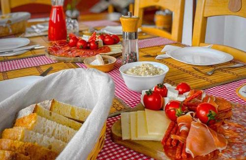 Siculeni House | White Dove Pension