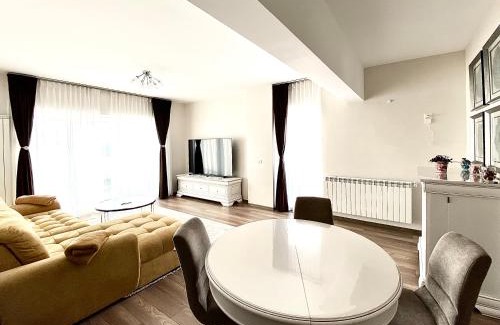 Tractorul Apartment | White Dream Penthouse with Jacuzzi