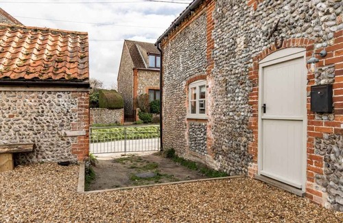 Salthouse Cottage | White End | Flint cottage in Salthouse just moments from the coast