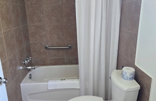 Algoma District Hotel | White Fang Motel