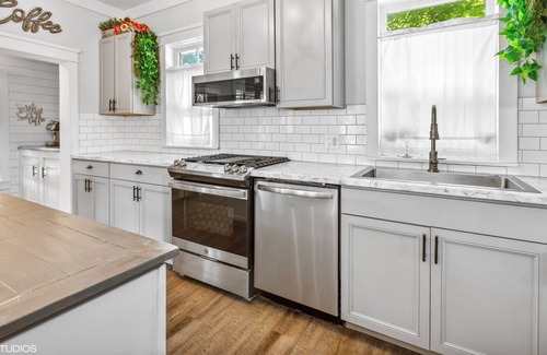 Buchanan House | White Farmhouse in Wine Country and 15 minutes from Lake Michigan!