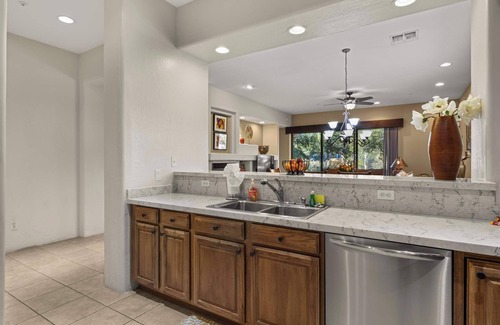 Troon North Condo | White Feather: Grille, Fireplace & Private Patio!