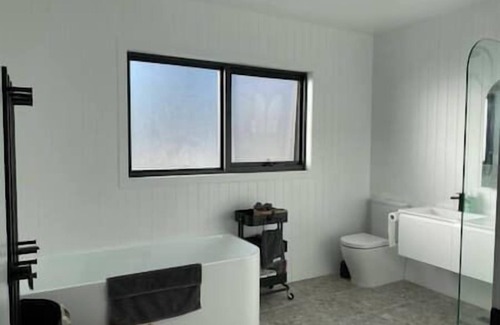 Broadwater House | White Fox Retreat