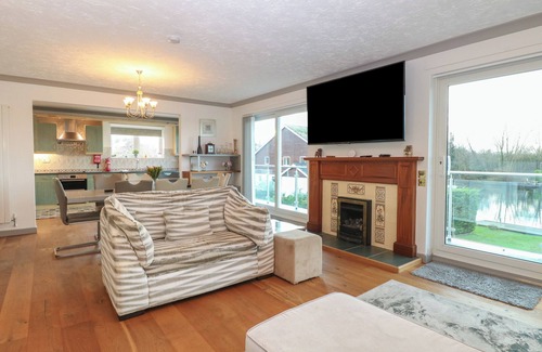 Horning Cottage | White Gables