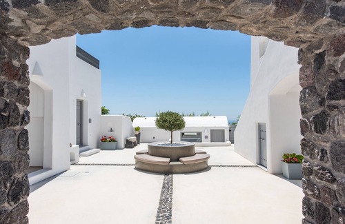 Megalochori Apartment | White Harmony Suites