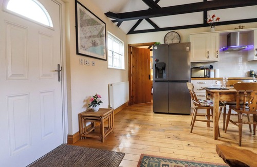 Battle Cottage | WHITE HART STABLES, pet friendly, with a garden in Catsfield