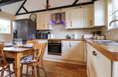 Battle Cottage | WHITE HART STABLES, pet friendly, with a garden in Catsfield