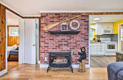 Hickory Hills House | White Haven Lakeside Home w/Kayaks & Fireplace!