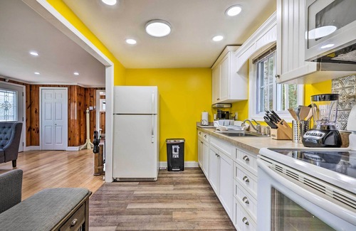 Hickory Hills House | White Haven Lakeside Home w/Kayaks & Fireplace!