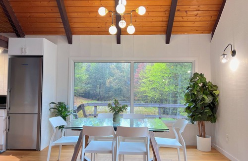 Prattsville Ski Chalet | White Holiday Cozy Chalet W Hot Tub bubble room and pool