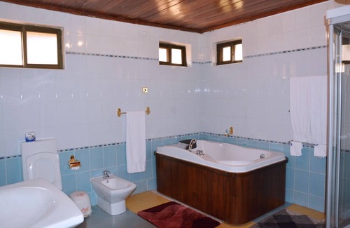 Kabale Hotel | White Horse Inn