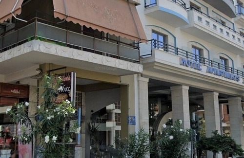 Dafni Apartment | White House. 30 steps from the Metro station