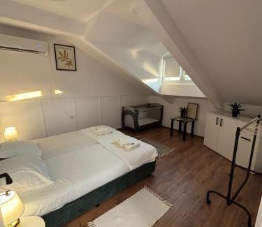 Haskovo Apartment | White House Apartments - Forest
